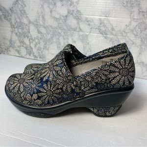 Jambu Miro Daisy Print Sport Wedge Comfort Clogs